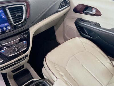 2020 Chrysler Pacifica Limited w/ COOLED LEATHER