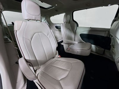 2020 Chrysler Pacifica Limited w/ COOLED LEATHER