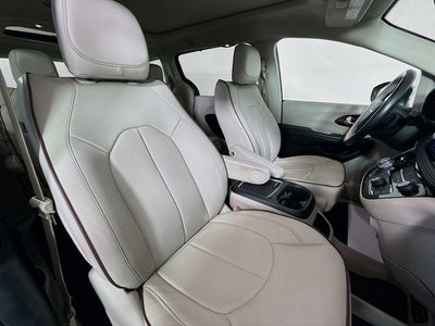 2020 Chrysler Pacifica Limited w/ COOLED LEATHER