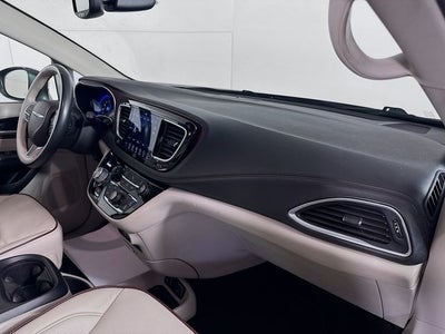 2020 Chrysler Pacifica Limited w/ COOLED LEATHER