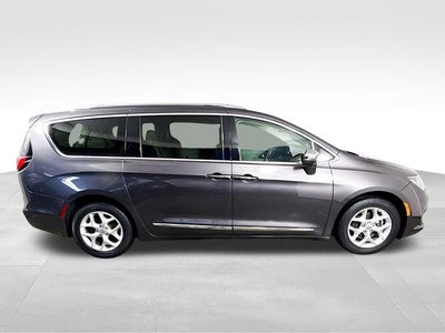 2020 Chrysler Pacifica Limited w/ COOLED LEATHER