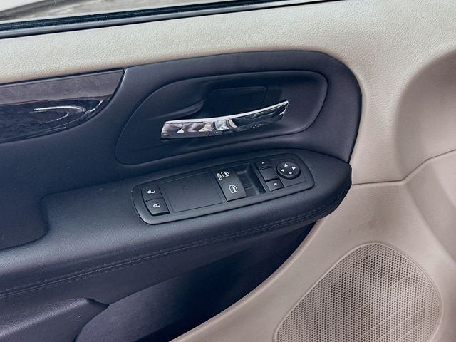 2016 Dodge Grand Caravan SE w/ ONLY 74K MILES