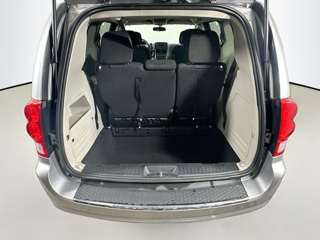 2016 Dodge Grand Caravan SE w/ ONLY 74K MILES