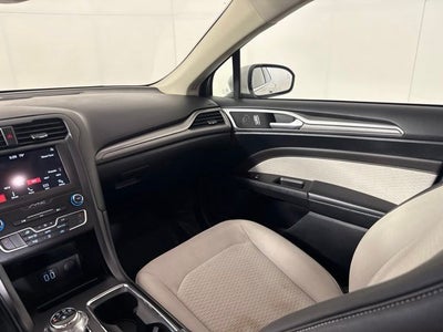 2019 Ford Fusion SE w/ APPLE CARPLAY