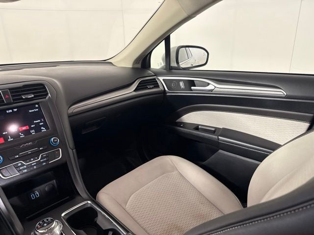 2019 Ford Fusion SE w/ APPLE CARPLAY