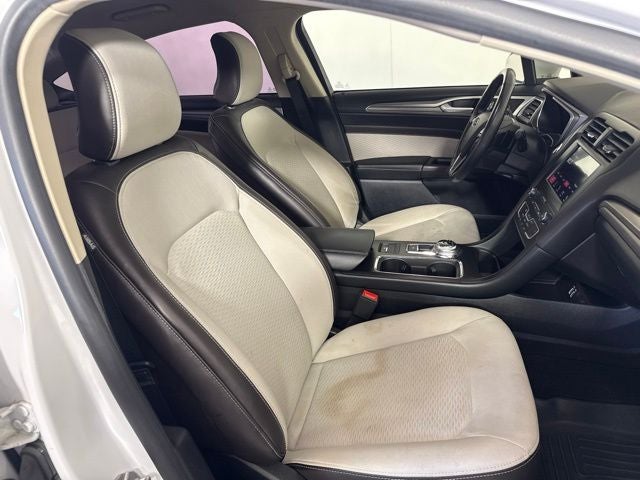 2019 Ford Fusion SE w/ APPLE CARPLAY