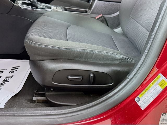 2017 Chevrolet Cruze LT w/ HEATED SEATS
