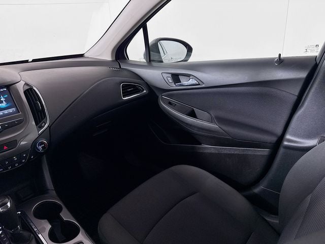 2017 Chevrolet Cruze LT w/ HEATED SEATS
