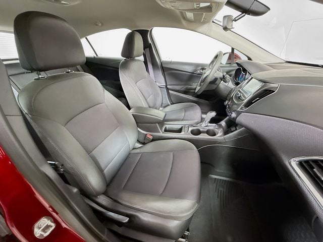 2017 Chevrolet Cruze LT w/ HEATED SEATS