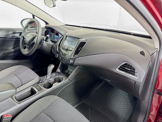 2017 Chevrolet Cruze LT w/ HEATED SEATS