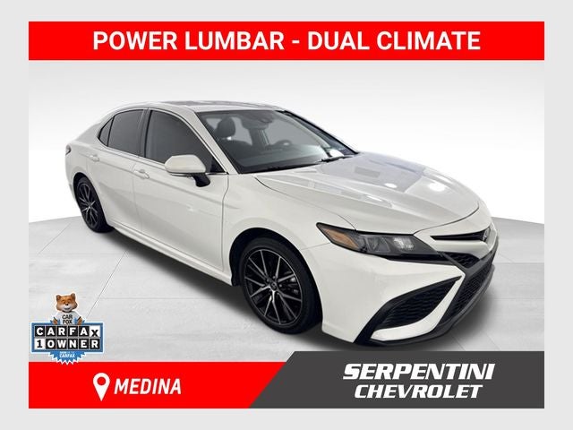 2023 Toyota Camry SE w/ APPLE CARPLAY
