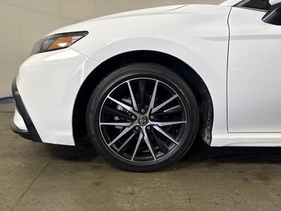2023 Toyota Camry SE w/ APPLE CARPLAY