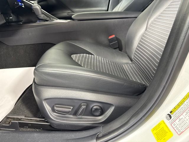 2023 Toyota Camry SE w/ APPLE CARPLAY