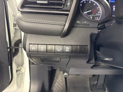 2023 Toyota Camry SE w/ APPLE CARPLAY