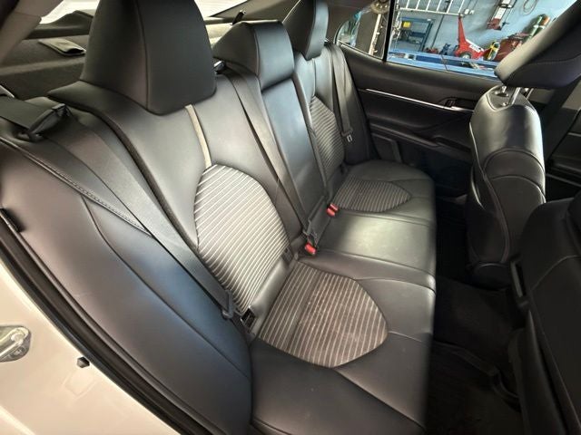 2023 Toyota Camry SE w/ APPLE CARPLAY