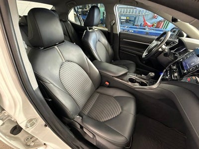 2023 Toyota Camry SE w/ APPLE CARPLAY
