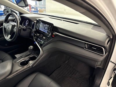 2023 Toyota Camry SE w/ APPLE CARPLAY