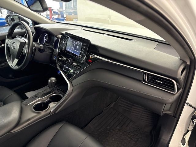 2023 Toyota Camry SE w/ APPLE CARPLAY