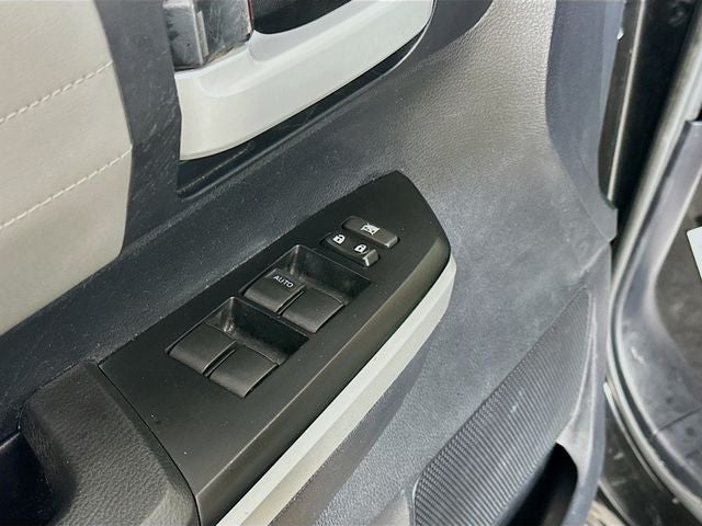 2015 Toyota Tundra Limited CrewMax w/ HEATED LEATHER
