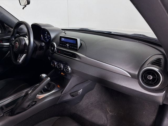 2017 FIAT 124 Spider Classica w/ CLEAN CARFAX