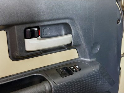 2013 Toyota FJ Cruiser 4WD w/ ONLY 51K MILES