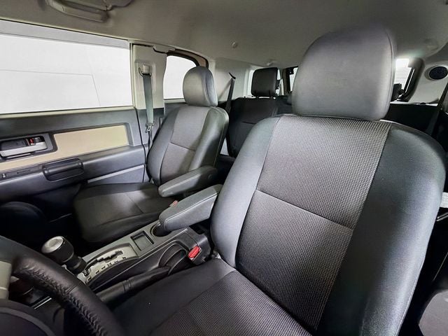 2013 Toyota FJ Cruiser 4WD w/ ONLY 51K MILES