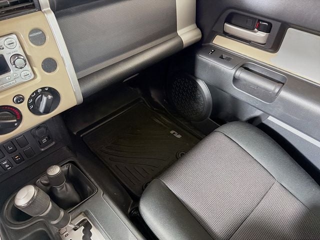 2013 Toyota FJ Cruiser 4WD w/ ONLY 51K MILES