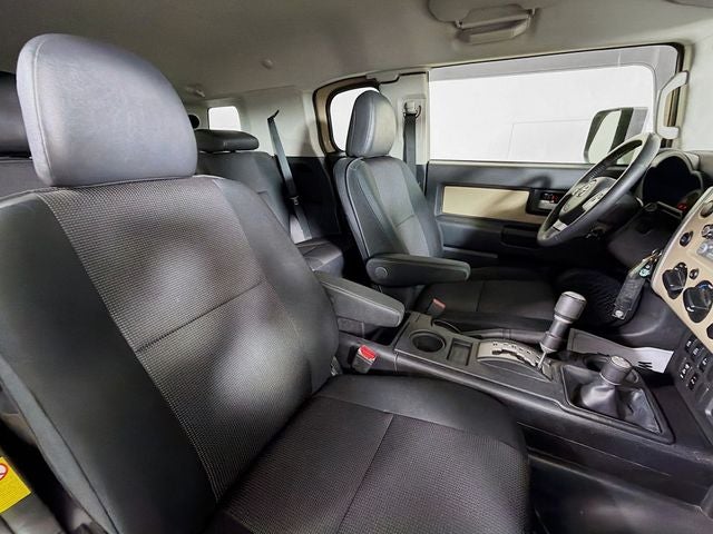 2013 Toyota FJ Cruiser 4WD w/ ONLY 51K MILES