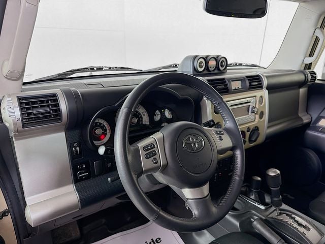 2013 Toyota FJ Cruiser 4WD w/ ONLY 51K MILES