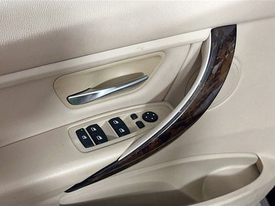 2013 BMW 3 Series 320i xDrive w/ HEATED LEATHER
