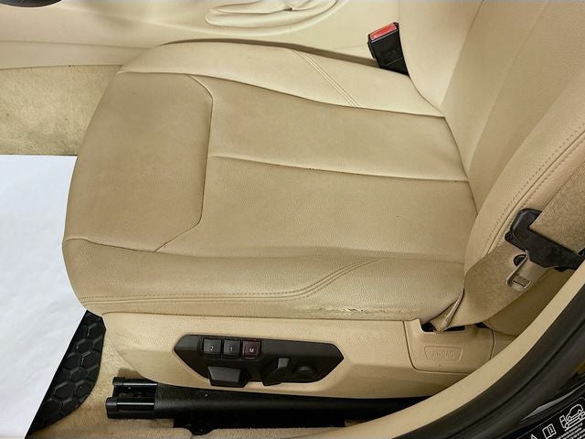 2013 BMW 3 Series 320i xDrive w/ HEATED LEATHER