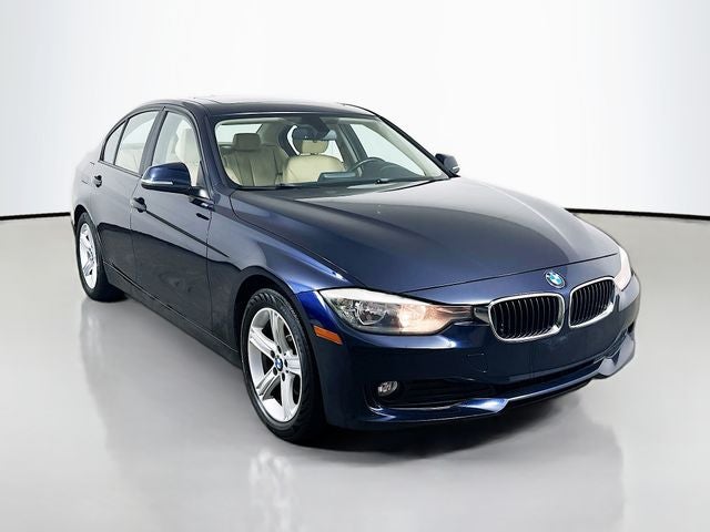 2013 BMW 3 Series 320i xDrive w/ HEATED LEATHER