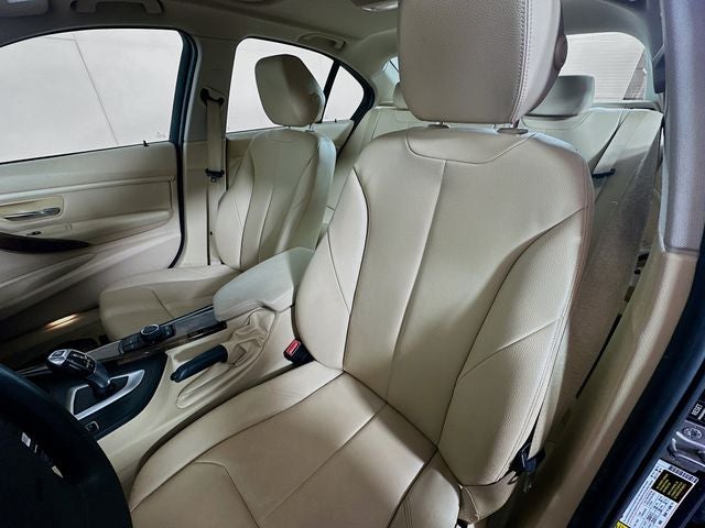 2013 BMW 3 Series 320i xDrive w/ HEATED LEATHER