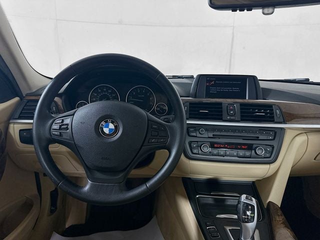 2013 BMW 3 Series 320i xDrive w/ HEATED LEATHER