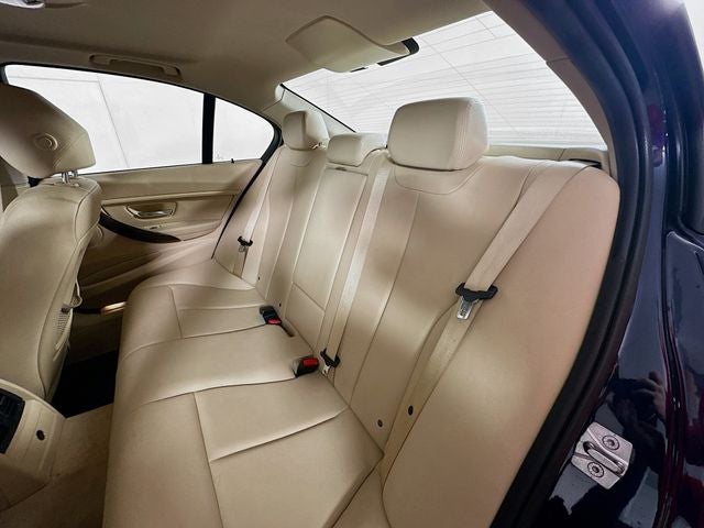 2013 BMW 3 Series 320i xDrive w/ HEATED LEATHER