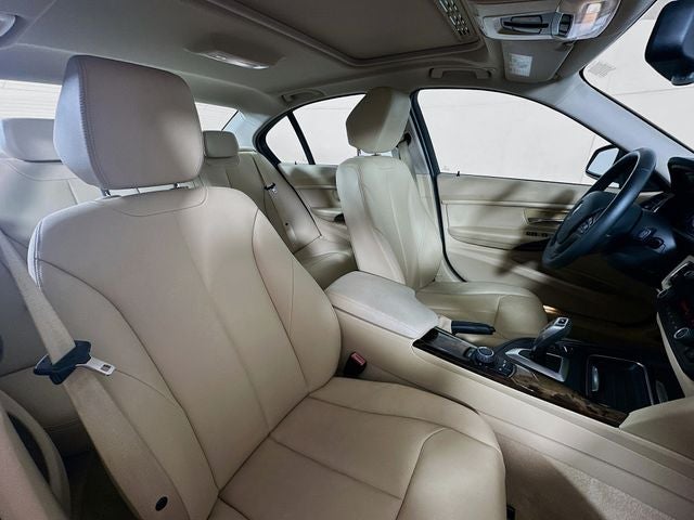 2013 BMW 3 Series 320i xDrive w/ HEATED LEATHER