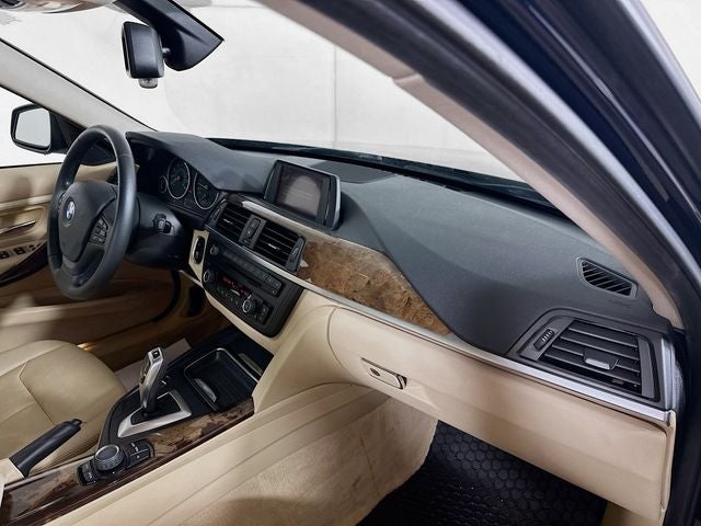 2013 BMW 3 Series 320i xDrive w/ HEATED LEATHER