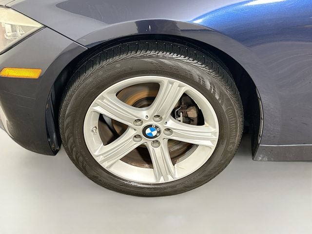 2013 BMW 3 Series 320i xDrive w/ HEATED LEATHER