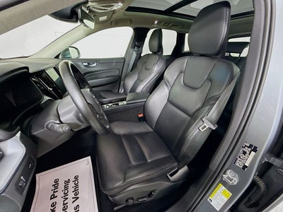 2020 Volvo XC60 T5 Momentum AWD w/ PWR SUNROOF