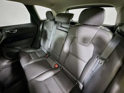 2020 Volvo XC60 T5 Momentum AWD w/ PWR SUNROOF