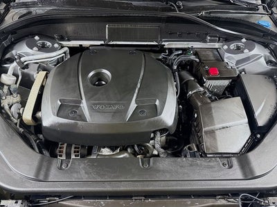 2020 Volvo XC60 T5 Momentum AWD w/ PWR SUNROOF