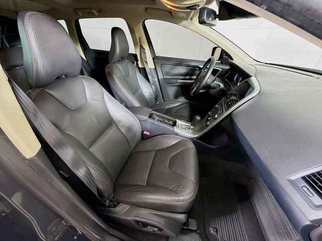 2012 Volvo XC60 T6 AWD w/ ONLY 53K MILES