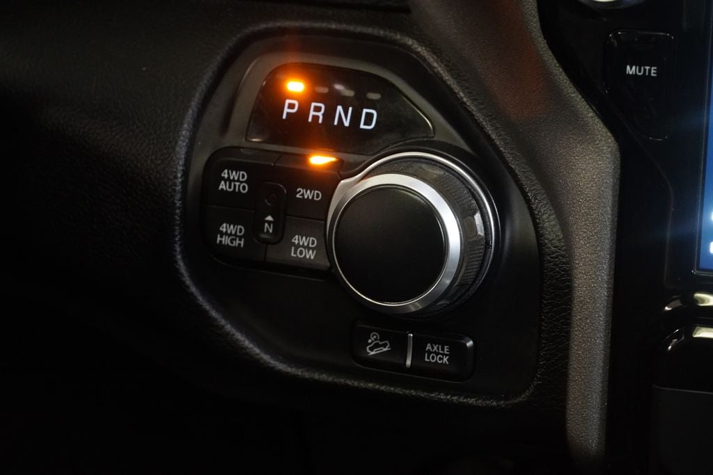 2020 RAM 1500 Big Horn/Lone Star CREW CAB 4X4
