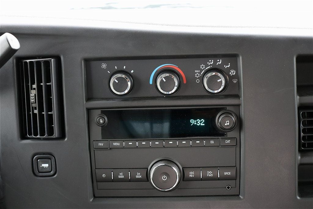 2025 Chevrolet Express 3500 Work Van Cutaway