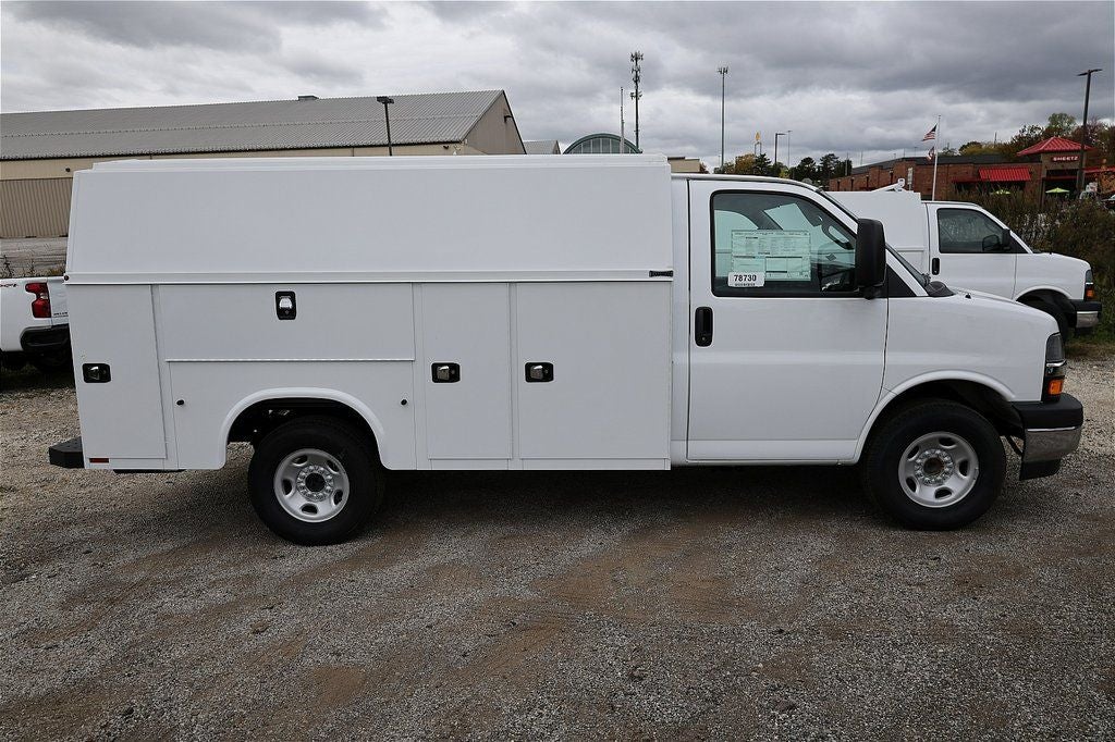 2025 Chevrolet Express 3500 Work Van Cutaway