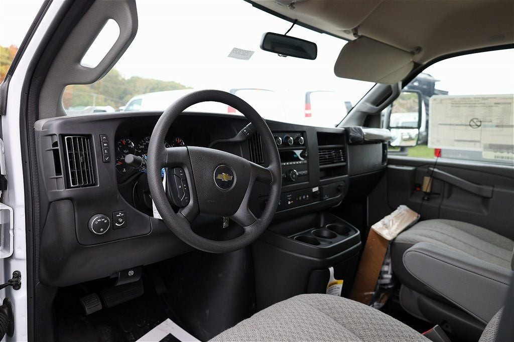 2025 Chevrolet Express 3500 Work Van Cutaway