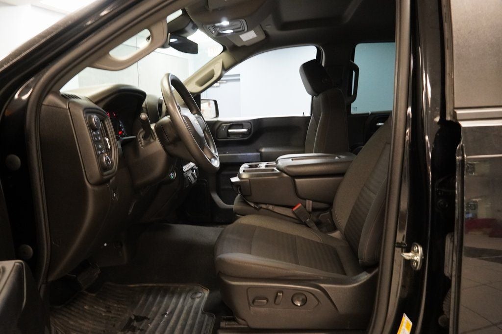 2022 Chevrolet Silverado 1500 Custom 4WD CREW CAB