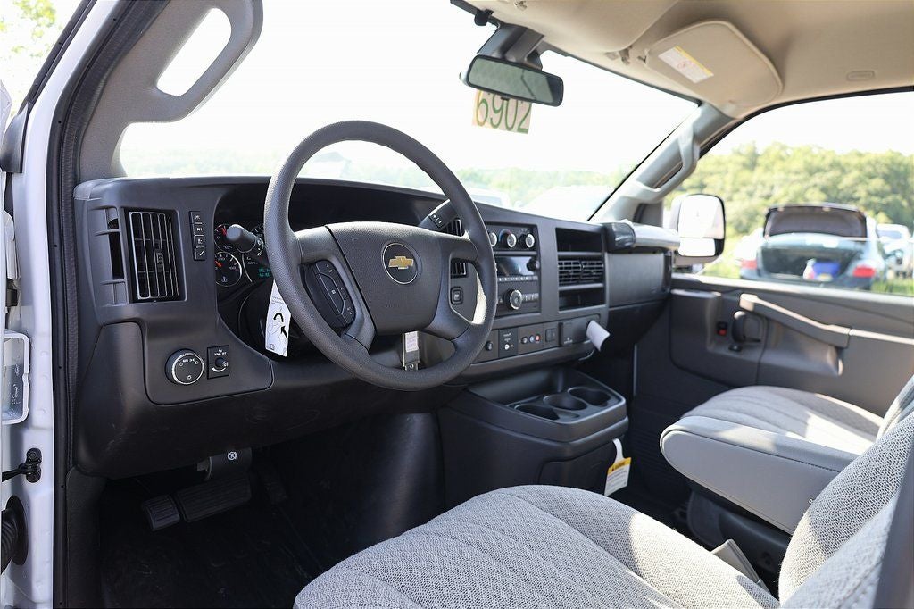 2025 Chevrolet Express 3500 Work Van Cargo