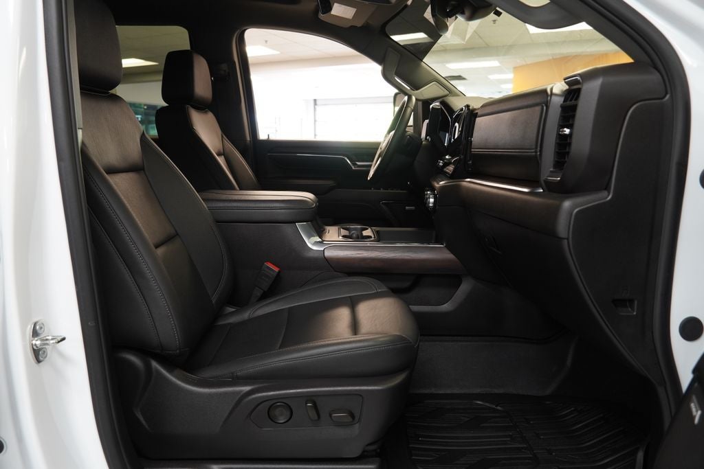2024 GMC Sierra 3500HD SLT CREW CAB 4X4