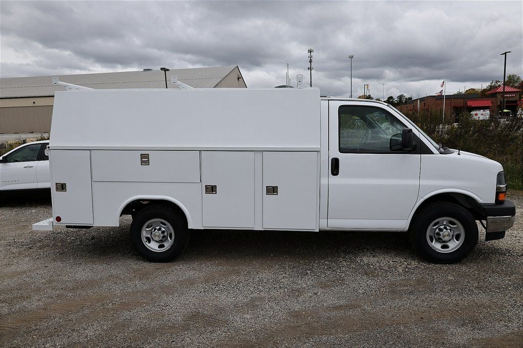 2025 Chevrolet Express 3500 Work Van Cutaway